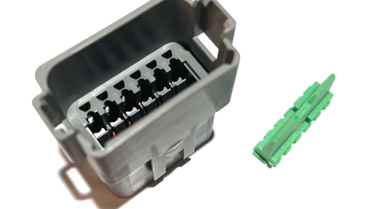 CONNECTEUR FEMELLE DEUTSCH 12 TERMINAUX AVEC BARRURE W12P — Coventa Inc.